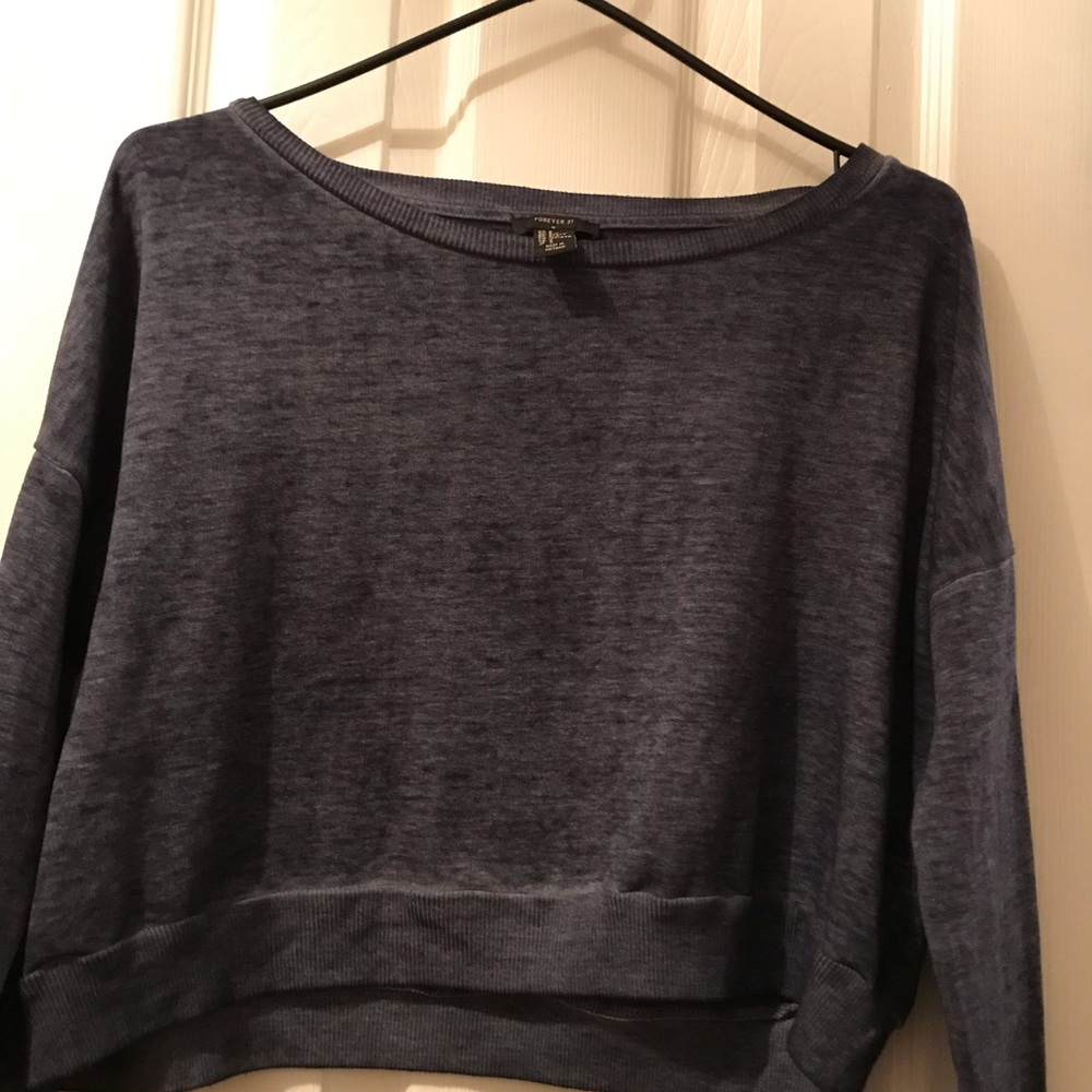 3 for 20 ❤️ Forever 21 cropped long sleeve top.